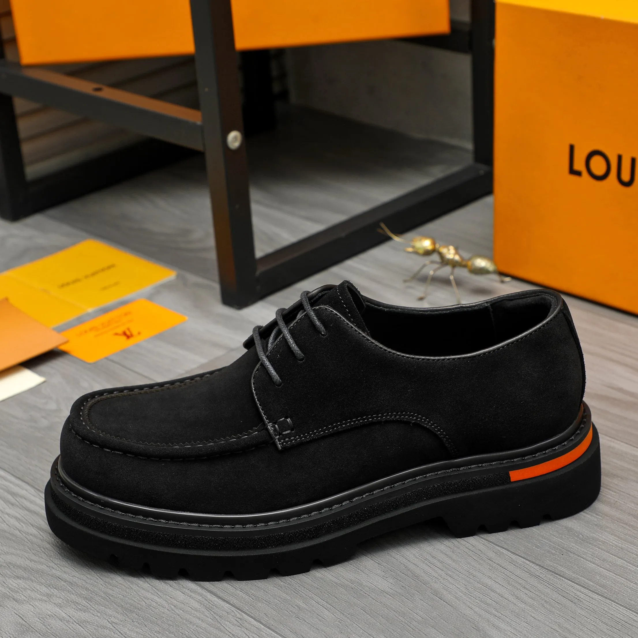 Men's shoes 💰620 Product trademark: LV "Louis Vuitton" business casual lace-up leather shoes Regular size: 37-46 Product materials: Selected high-quality frosted cowhide upper, pigskin lining, rubber outsole